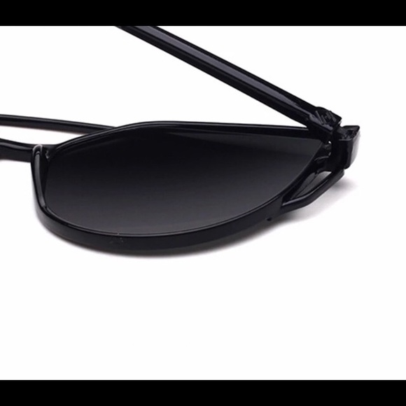 Blue/Green MirroredCat Eye Crosswire Sunglasses - Picture 4 of 6